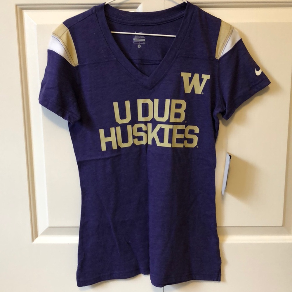 NWT Nike UDUB V neck top.